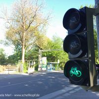 Als Kinder liebten wir es im Winter die warmen Lampen der Fahrradampel zu berühren