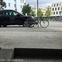 Blick hinauf auf den großen Platz