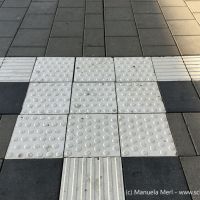 Blindenleitsystem am Boden