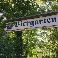   Eingang zum Biergarten Hotel zur Post. Seit letztem Jahr wird hier ein Seniorenzentrum gebaut. 