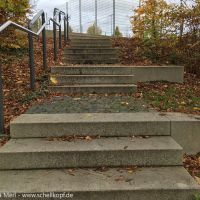 Was ist hinter der Treppe?